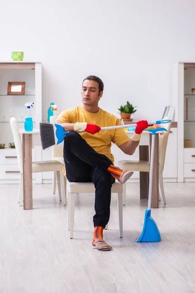 Young male contractor cleaning the house — Stock Photo, Image