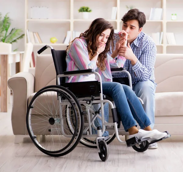 Відчайдушна інвалідність на інвалідному візку — стокове фото