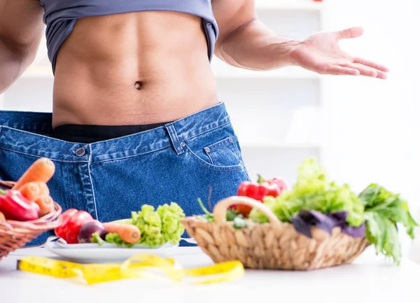 Joven en concepto de alimentación saludable y dieta — Foto de Stock