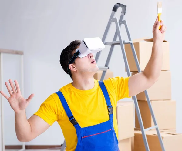 Painter contractor working with virtual reality goggles — Stock Photo, Image