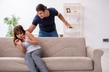 Aile içi şiddet kavramında genç bir çift