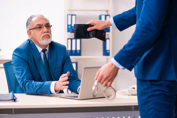 Male employee and cop in police investigation concept — Stock Photo, Image