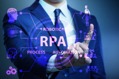 İş adamı RPA konseptinde düğmelere basıyor