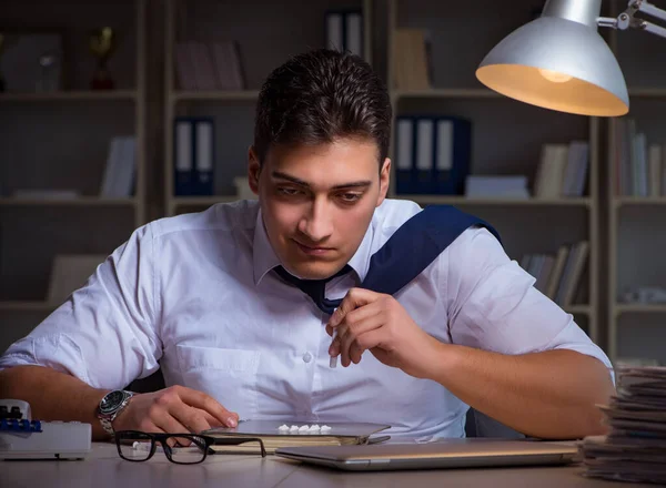 Businessman staying late in office for drugs — Stock Photo, Image
