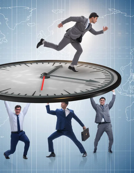 O empresário no conceito de gestão do tempo — Fotografia de Stock