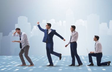 Erkeklerin aşamalarda ilerlediği iş konsepti