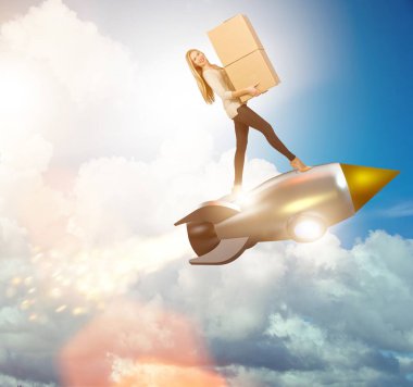 Hızlı kutuda bir kadın roketli teslimat servisi