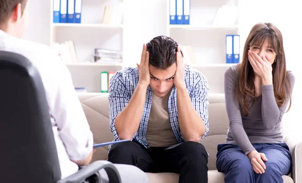 Family visiting psychologist for family problem — Stock Photo, Image