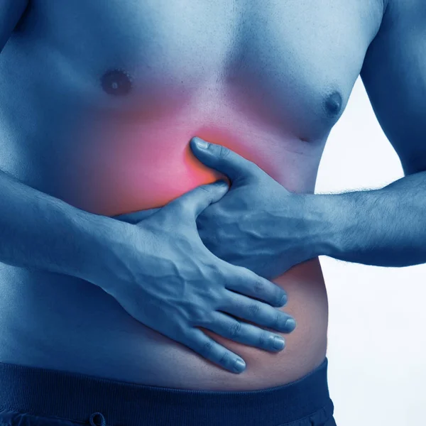 Hombre que sufre de dolor agudo en el abdomen — Foto de Stock