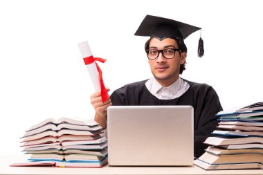 Beyaz tenli yakışıklı bir öğrenci.