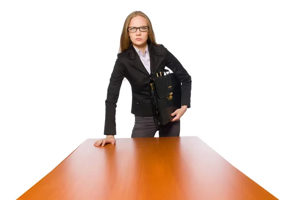 Vrouwelijke werknemer zit aan lange tafel geïsoleerd op wit — Stockfoto