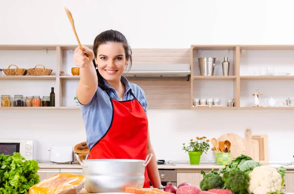 Young woman with vegetables in the kitchen — Stock Photo, Image