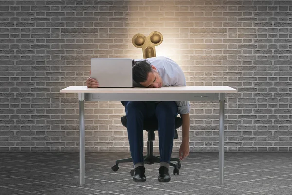 Empregado perder energia de muito trabalho — Fotografia de Stock