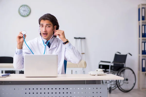 Young handsome doctor cardiologist working in the clinic — Stock Photo, Image