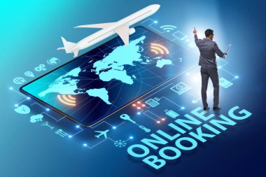 İş adamıyla online uçuş rezervasyonu kavramı
