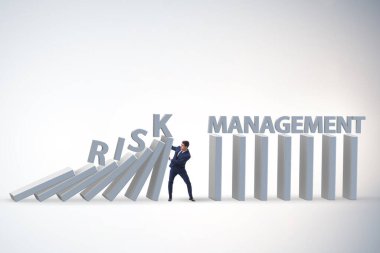 Risk yönetimi kavramında iş adamı