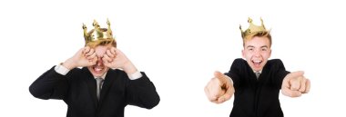 Taçlı bir iş adamı beyazlar içinde.