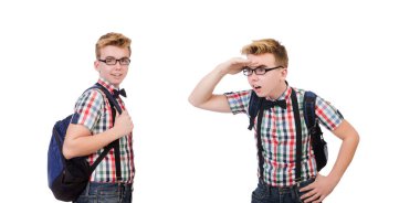 Sırt çantalı öğrenci beyaza izole edilmiş.