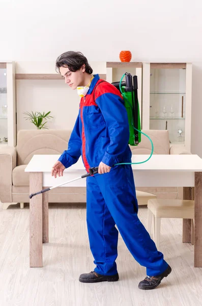 Young contractor doing pest control at home — Stock Photo, Image