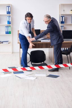 Adli tıp ofisteki hırsızlığı araştırıyor.