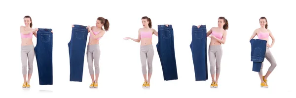 Mulher com jeans de grandes dimensões no conceito de dieta — Fotografia de Stock