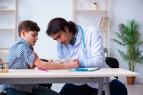 Boy in blood tranfusion concept — Stock Photo, Image