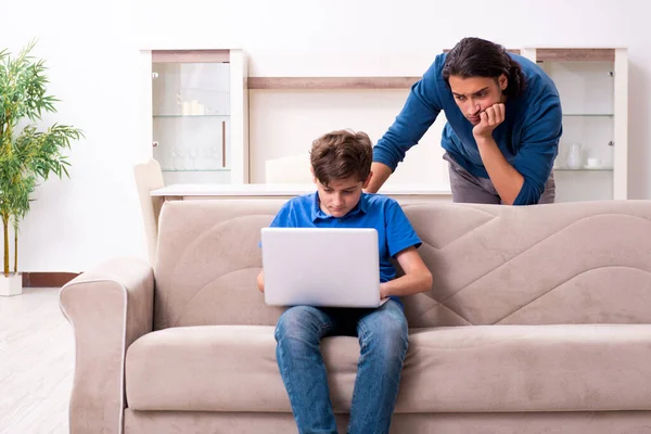 Concepto de hábitos peligrosos por los niños —  Fotos de Stock