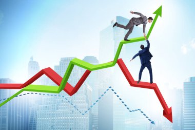 Kriz sırasında rakiplerini kurtaran iş adamı