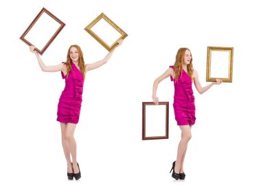 Beyaz çerçeveli bir kadın.