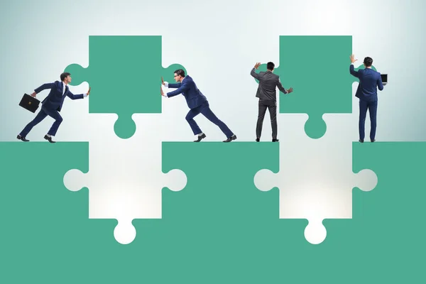 Zakenman in teamwork concept met legpuzzel — Stockfoto