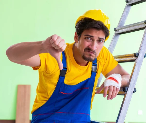 Trabajador lesionado en el lugar de trabajo —  Fotos de Stock