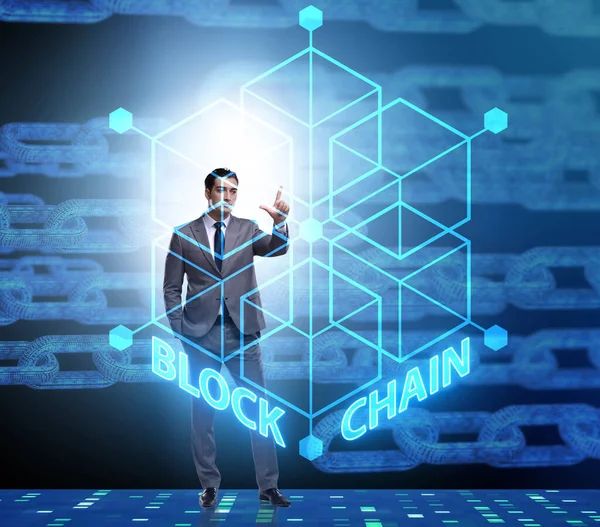 Joven empresario en innovador concepto blockchain — Foto de Stock