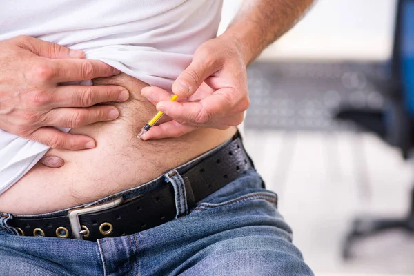 Patient suffering from diabetes visiting doctor — Stock Photo, Image