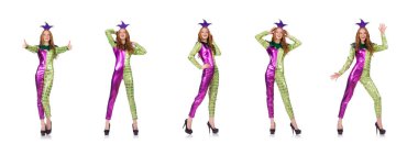 Palyaço kostümü giyen kadın beyazda izole edilmiş