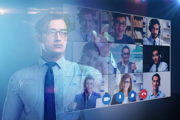 Concept van videoconferentie op afstand tijdens pandemie — Stockfoto
