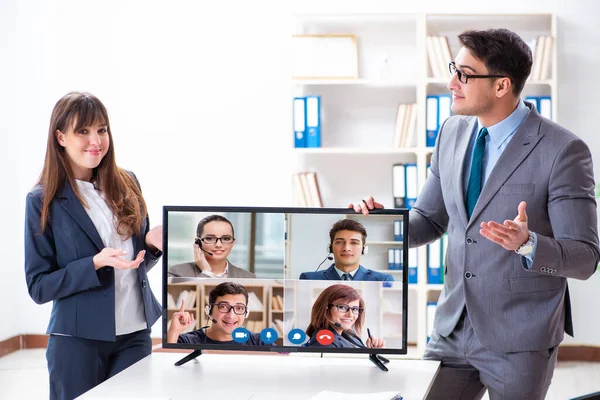 Concept de vidéoconférence à distance pendant une pandémie — Photo