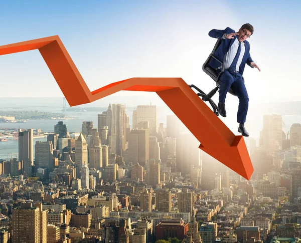 Zakenman glijdt naar beneden op stoel in economische crisis concept — Stockfoto