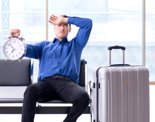 Man wairing to boarding in airport lounge room — Stock Photo, Image