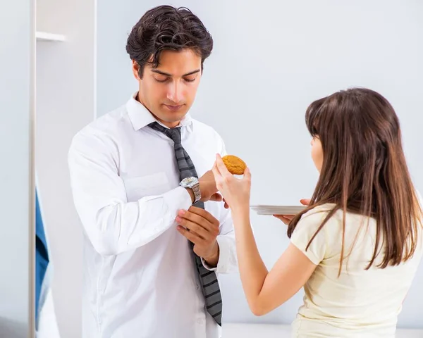 Woman sees her husband off to work — Stock Photo, Image