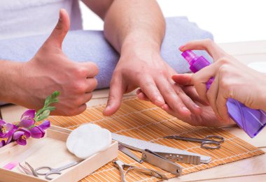 Erkekler için el manikürü konsepti