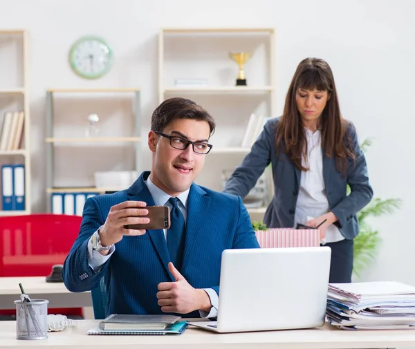 Persona despedida de su trabajo — Foto de Stock