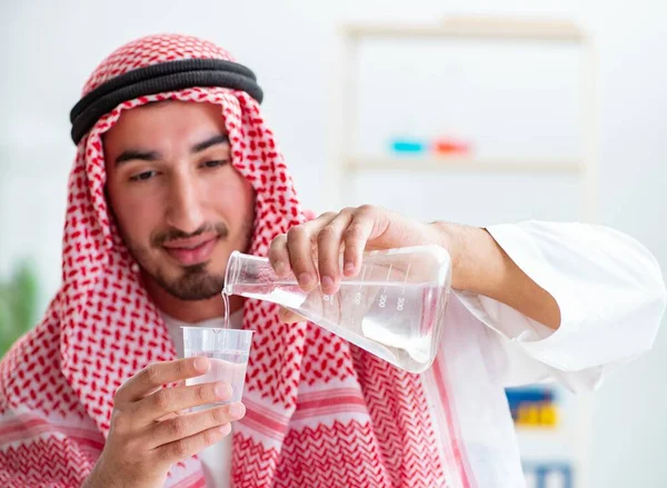 Arab chemist checking the quality of drinking water — Stock Photo, Image
