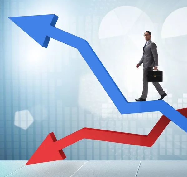 De zakenman met grafieken van groei en verval — Stockfoto