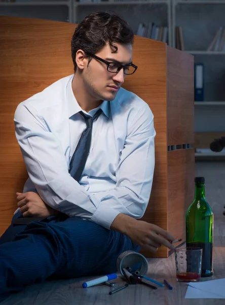 Stres podnikatel pracující přesčas v depresi — Stock fotografie