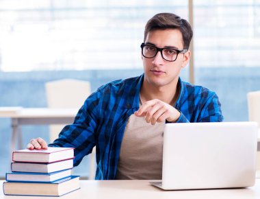 Telelkazan mesafesi öğrenme konsepti öğrenme öğrencisiName