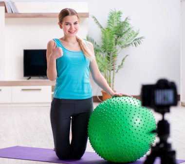 vlog için spor blogcusu kayıt videosu