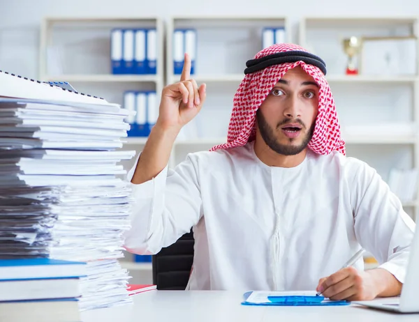 Arab businessman working in the office doing paperwork with a pi — Stock Photo, Image