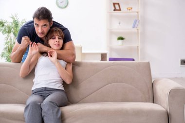 Aile içi şiddet kavramında genç bir çift