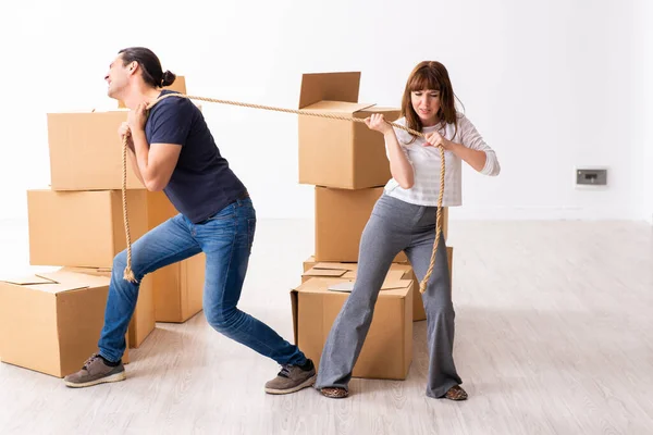 Young pair and many boxes in divorce settlement concept — Stock Photo, Image