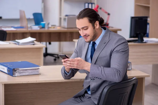 Young male businessman employee working in the office — Stock Photo, Image